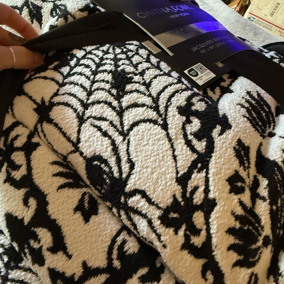 Cynthia Rowley Black and White Jacquard Knit Blanket - Picture 9 of 12
